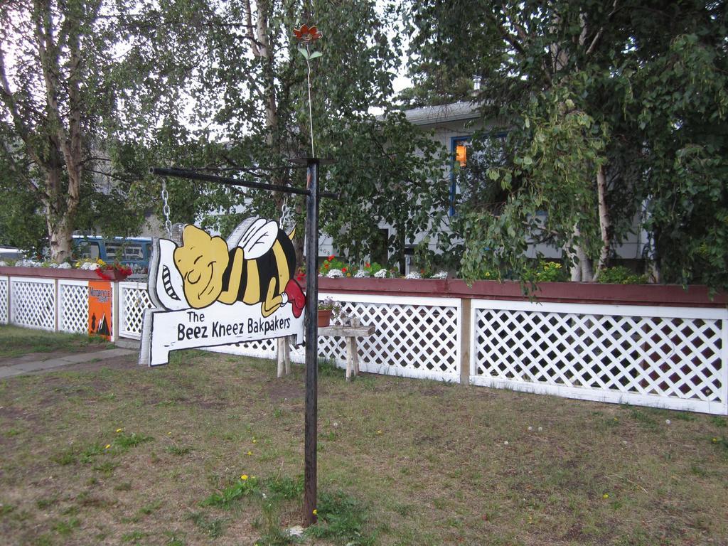 Hostel Beez Kneez Bakpakers Whitehorse Exteriér fotografie